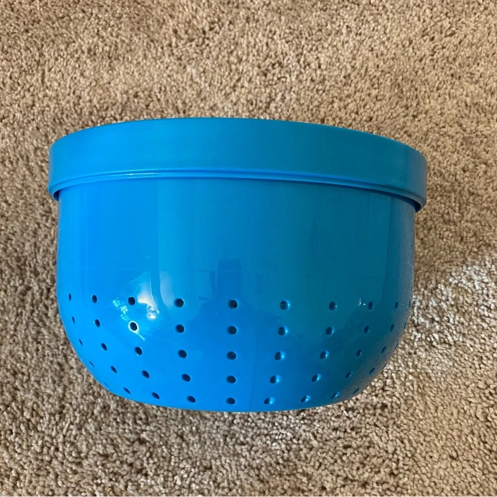 Bright Blue Colander Plastic Strainer For Rice, Grains, Salads Etc. 9in x 5.5in